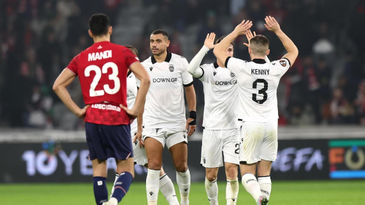 Игроки ПАОКа празднуют гол