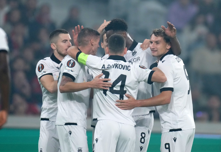 Игроки ПАОКа празднуют гол