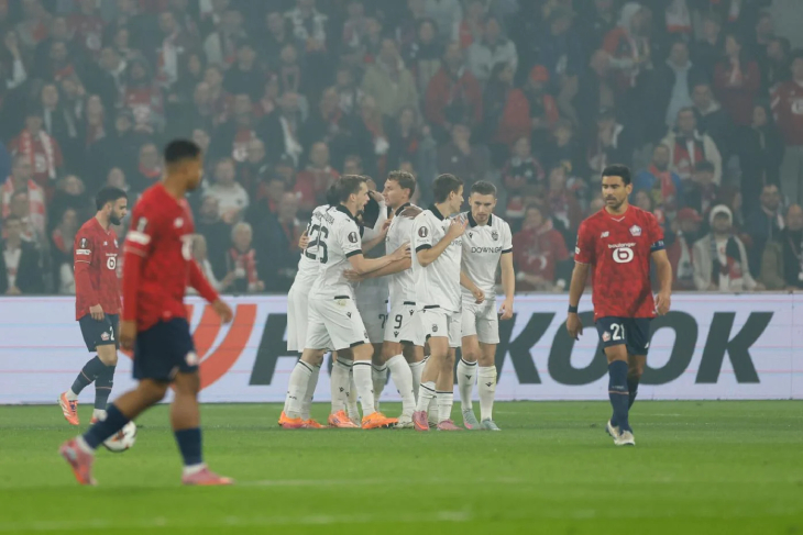 Игроки ПАОКа празднуют гол