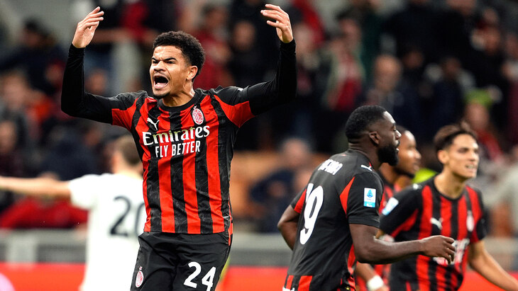 Закари Атекаме празднует гол