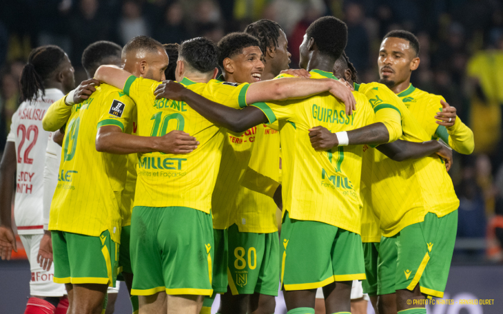 Игроки «Нанта» празднуют гол