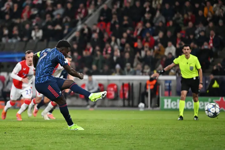 Букайо Сака забивает гол