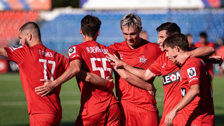 Дмитрий Цыпченко (в центре)