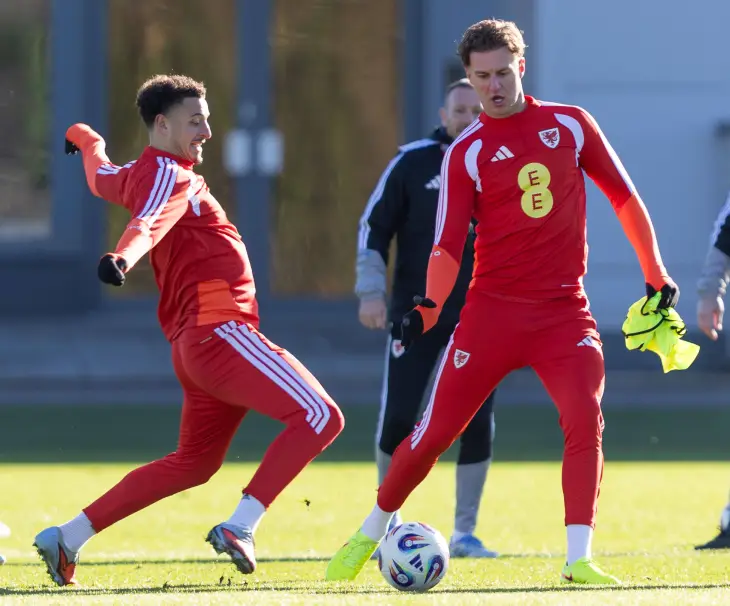 Тренировка сборной Уэльса за день до матча