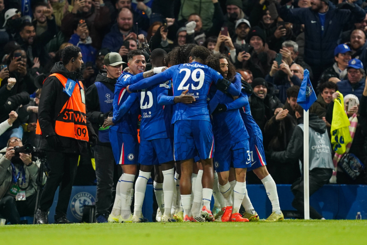 Игроки «Челси» празднуют гол