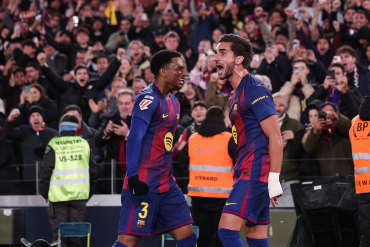 Ферран Торрес празднует гол