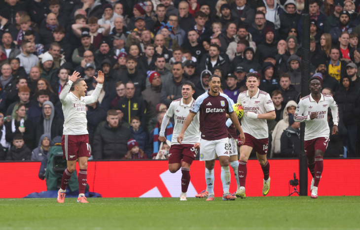 Игроки «Арсенала» празднуют гол