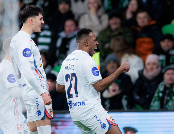 Мойзес празднует гол