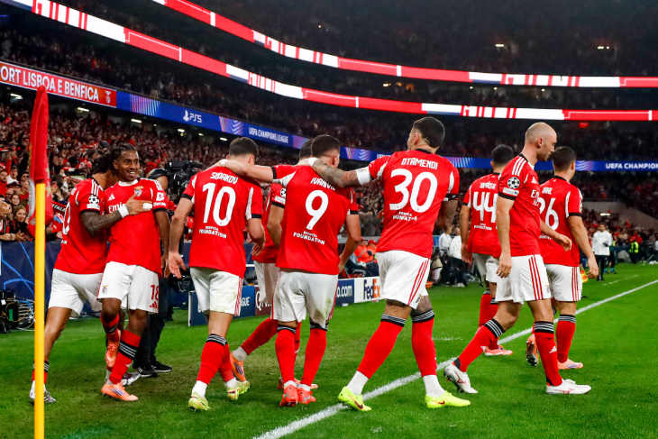 Игроки «Бенфики» празднуют гол