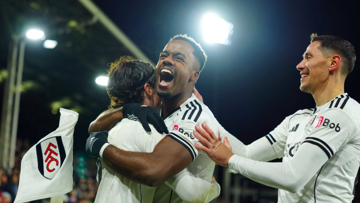 Игроки «Фулхэма» празднуют гол