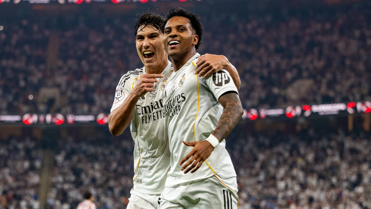 Гонсало Гарсия и Родриго празднуют гол