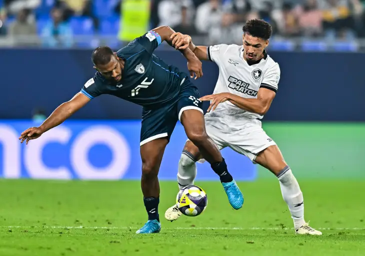 Адриелсон (справа)