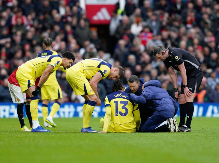 Дестини Удоджи на газоне