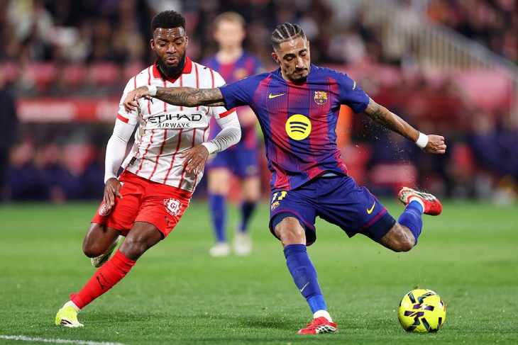 Рафинья бьёт по воротам