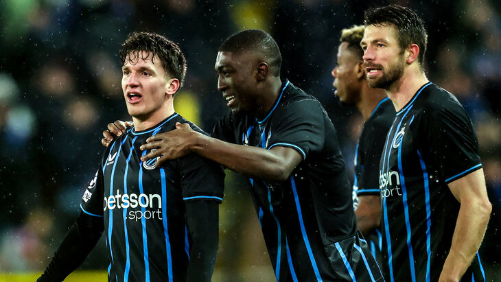 Кристоф Цолис празднует гол