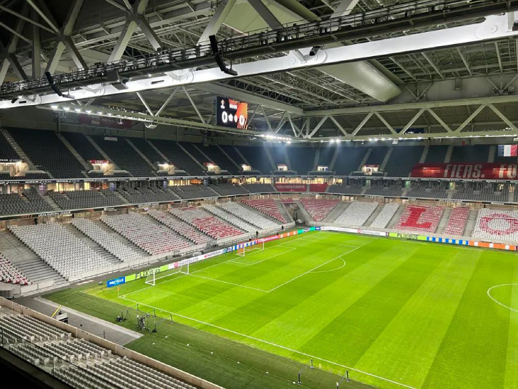 «Стад Пьер-Моруа» перед матчем