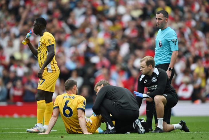 Джеймс Милнер получает травму в матче против «Арсенала» в августе 2024 года
