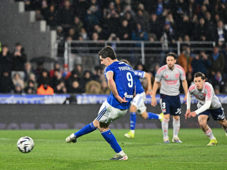 Паничелли забивает пенальти