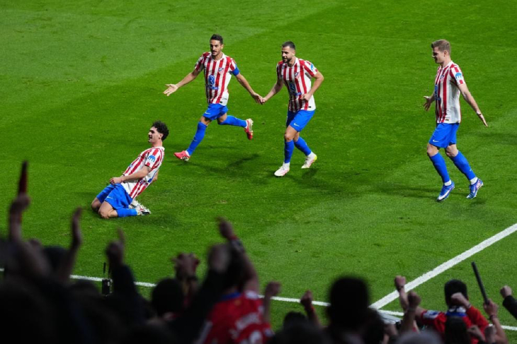 Джонни Кардосо празднует гол