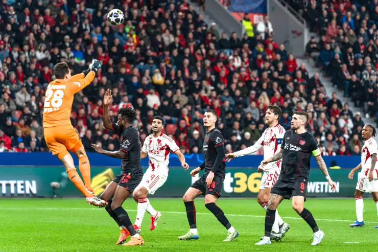 «Байер» — «Олимпиакос»