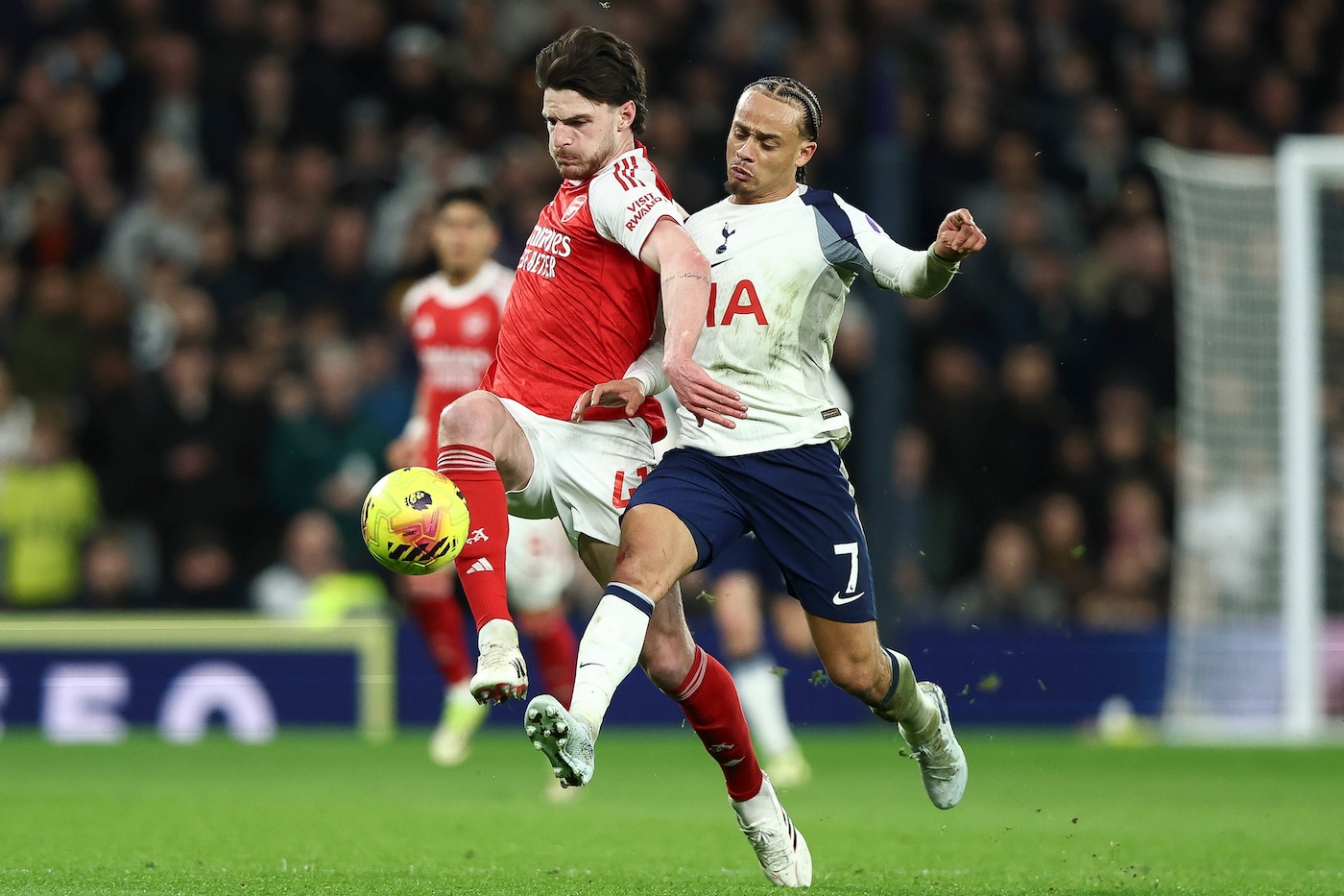 Хави Симонс против Деклана Райса