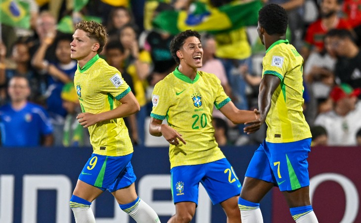 Делл (слева)