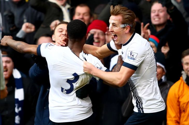 Дэнни Роуз и Гарри Кейн празднуют победу над «Суонси» в феврале 2016 года.