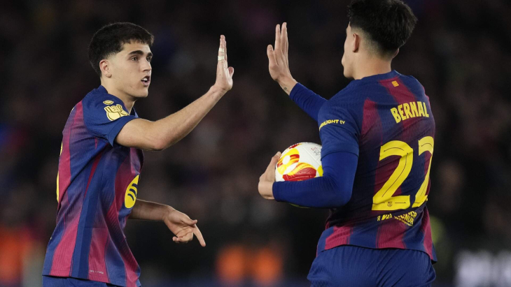 Марк Берналь празднует гол