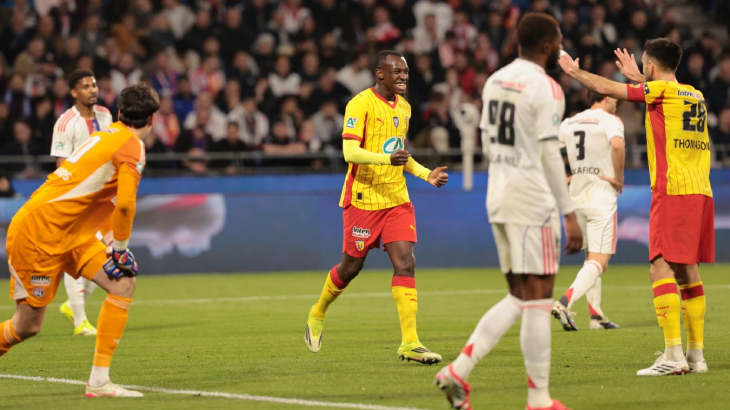 Игроки «Ланса» после второго гола