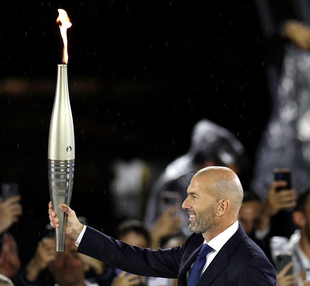 Зинедин Зидан на церемонии открытия Олимпиады-2024 в Париже