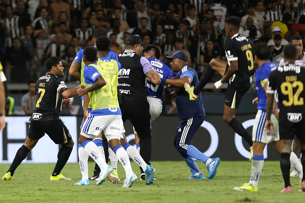 Драка в матче «Крузейро» — «Атлетико Минейро»