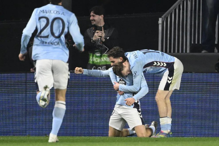 Игроки «Сельты» празднуют гол