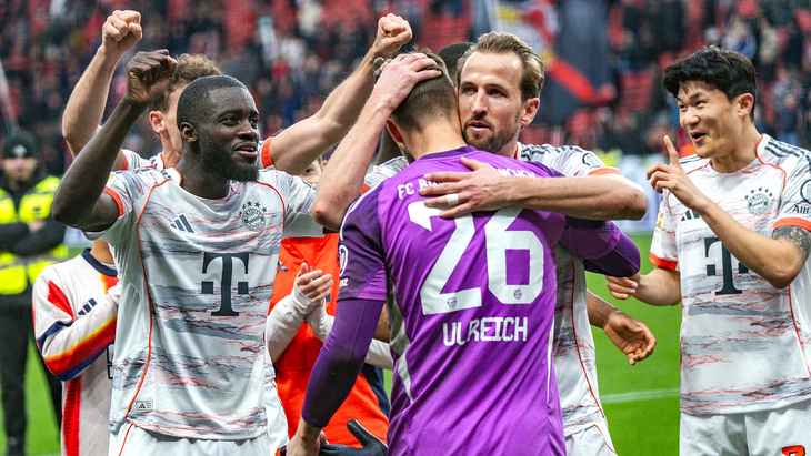 Игроки «Баварии» празднуют победу