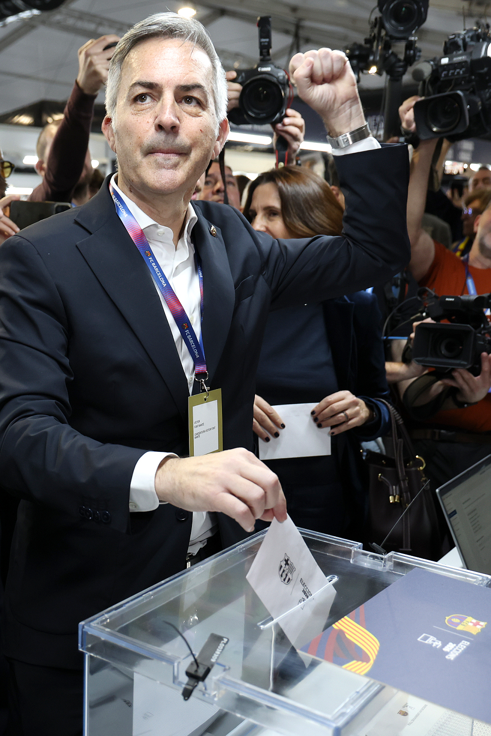 Виктор Фонт голосует