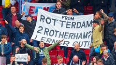 «From Rotterdam to Rotherham»? («Из Роттердама в Ротерем»?) — фанатский баннер о падении «Астон Виллы» в Чемпионшип в 2016 году 