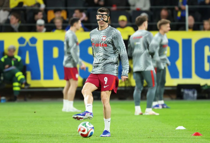 Роберт Левандовский на разминке