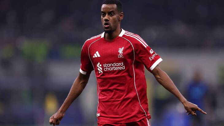 Александер Исак