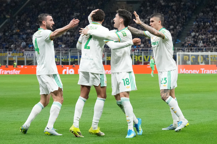 Игроки «Ромы» празднуют гол