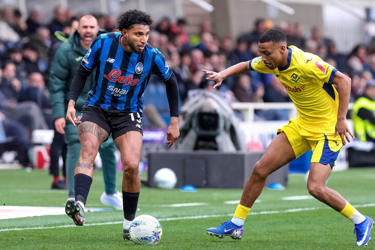 Эдерсон демонстрирует Симеоне накаченные бедра