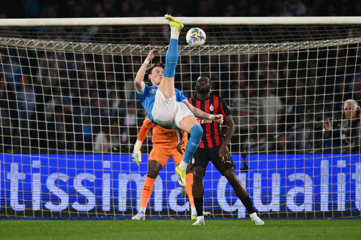 Попытка Мактоминея пробить через себя