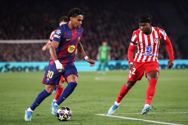 Ламин Ямаль с мячом