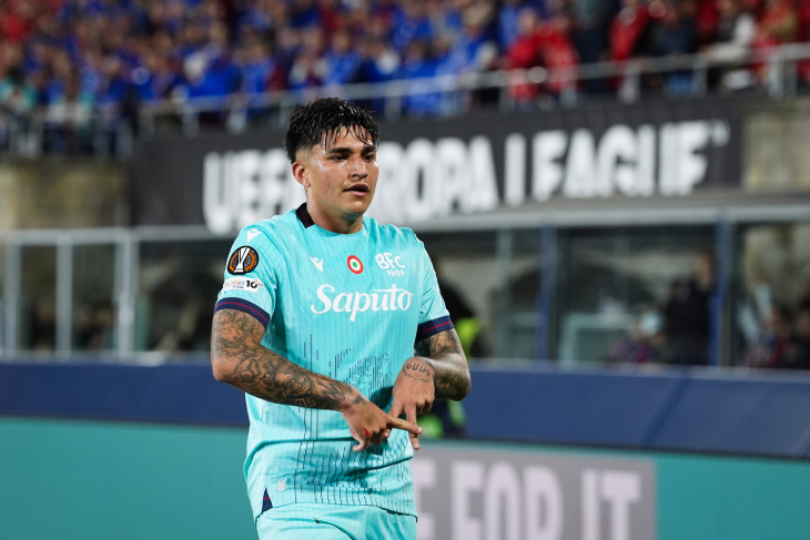 Сантьяго Кастро празднует отменённый гол