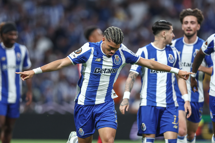 Вильям Гомес празднует гол