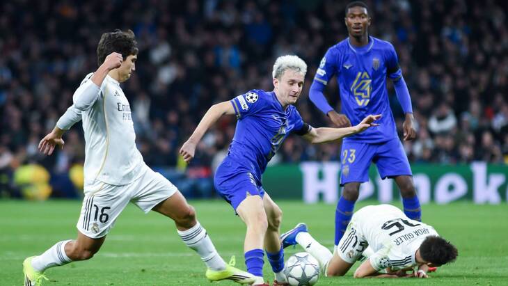 Александр Головин