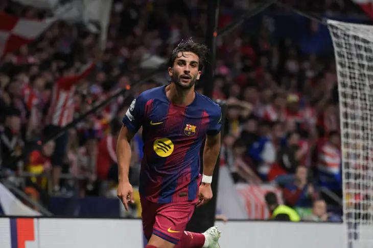 Ферран Торрес празднует гол