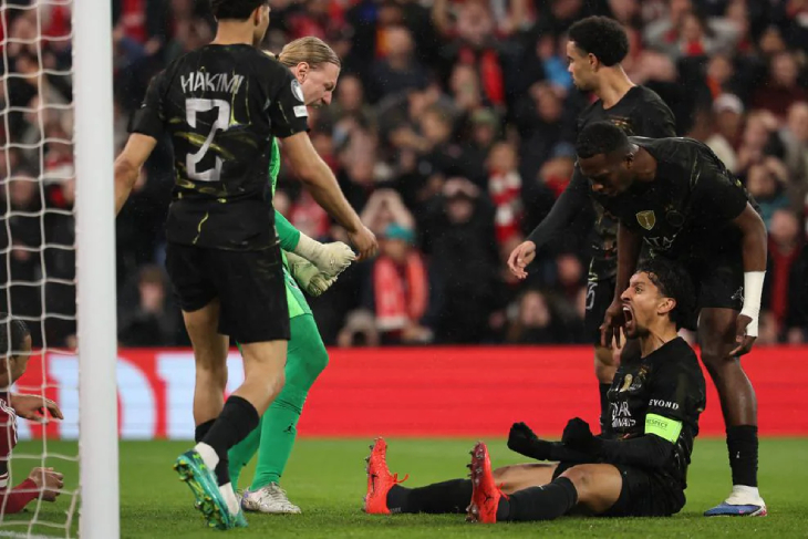 Матвей Сафонов после сейва