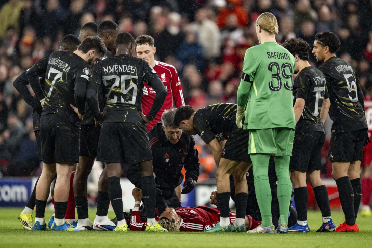 Юго Экитике на газоне