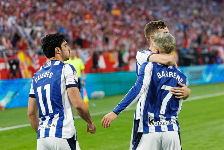 Игроки «Сосьедада» празднуют гол