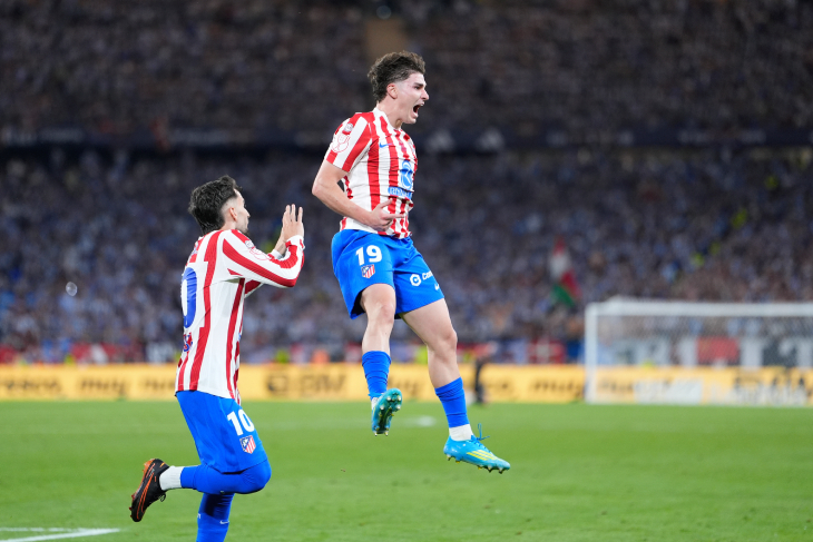 Хулиан Альварес празднует гол