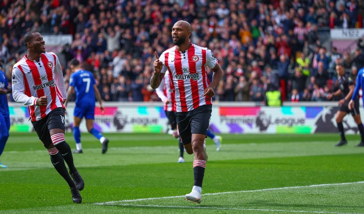 Игор Тиаго празднует гол в ворота «Эвертона»